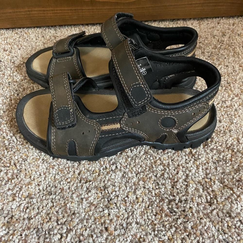 SmartFit youth sandals